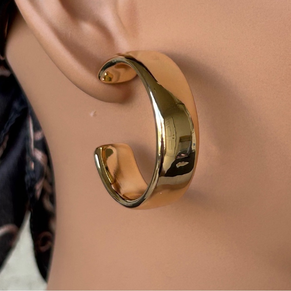 Stylish Chunky Gold Hoop Earrings